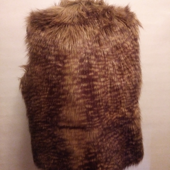 Faux Fur Vest - Picture 2 of 5